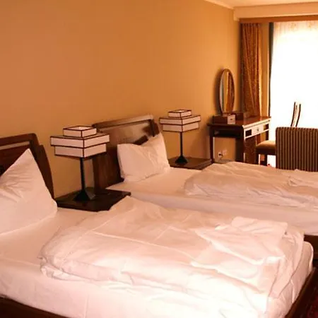 Halong Hotel 3*